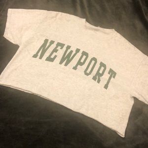 Oversized cropped newport t-shirt.